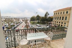 Beau 2 pièces avec terrasse vue sur le port et le Palais, à 4 min du Palais