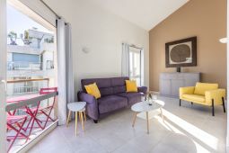 3 PIECES EN DUPLEX  LUMINEUX ET SPACIEUX à 17 min du Palais des Festivals