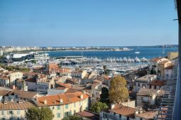 SEA VIEW 2 BEDROOMS 9 mn from Palais des Festivals