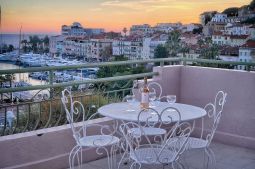 SEA VIEW 1 BEDROOM DUPLEX 3 mn from Palais des Festivals