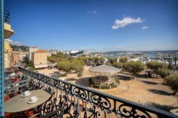Bright 2 bedrooms with sea view, 2 min from the Palais des festivals