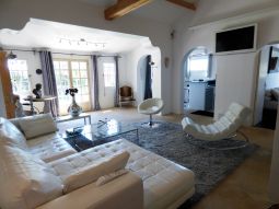 VILLA 4 BEDROOMS 15 mns from Palais des Festivals