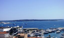EXCEPTIONAL PENTHOUSE 3  BEDROOMS 7 mn from Palais des Festivals