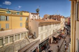 Well located and Modern 3 Bedrooms duplex 3mn from Palais des Festivals