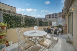 BRIGHT 2 BEDROOMS DUPLEX 4 min to Palais des Festivals