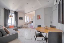 Attractive character apartment 8 min from Palais