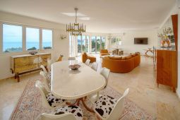 Stunning 3 bedrooms apartment with terrace, sea view, and parking, 30 minutes from the Palais.