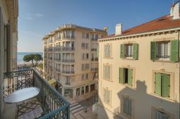 Spacious 3 Bedrooms close to Croisette, 4mn from Palais des Festivals
