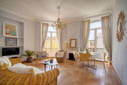 BRIGHT SPACIOUS 2 BEDROOM HEART OF CARRE D'OR 7min from palais des festivals