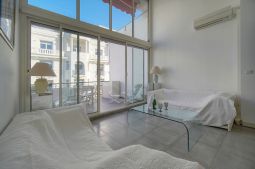 EXCEPTIONAL DUPLEX NEAR MARTINEZ 10 mn from Palais des Festivals