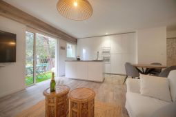 CHARMING 2-BEDROOM APARTMENT – 18 minutes from the Palais des Festivals