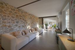 CHARMING 6 BEDROOM HOUSE WITH TERRACE – 13 MINUTES FROM THE PALAIS DES FESTIVALS