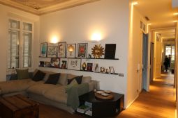 Beautiful modern 3-bedroom Apartment in the Carré d'Or located 7 minutes from the Palais
