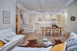 Town house, 10 mn from the Palais des Festivals