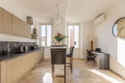 CHARMANT ET LUMINEUX 2 PIECES à 4 minutes du Palais des Festivals