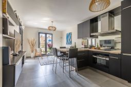 MODERNE ET LUMINEUX 2 PIECES à 8 minutes du Palais des Festivals