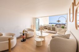 MODERN DESIGN 3 BEDROOMS WITH TERRACE , SEA AND OLD PORT VIEW  3 mn from Palais des Festivals