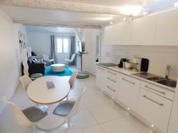 2 bedrooms MODERN AND VERY CENTRAL, 4mn to Palais des Festivals