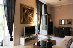 3 bedroom Duplex appartment with garden, 5 min from Carlton 15 minutes from the Palais