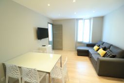 2 Bedrooms refitted & Modern 1 minute from the Palais