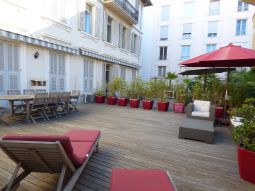 SPACIOUS 3 BEDROOMS WITH LARGE TERRACE 4 mn from Palais des Festivals
