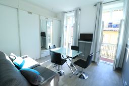Nice & Bright 1 bedroom with balcony 5 minutes from the Palais