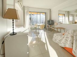 CARLTON CROISETTE SUNNY ALCOVE STUDIO