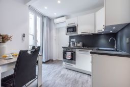 2 PIECES MODERNE PROCHE CROISETTE 3 MN PALAIS DES FESTIVALS