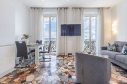 Bright 2 bedrooms with sea view, 2 min from the Palais des festivals