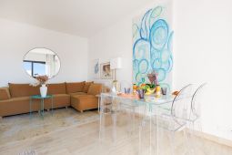 Appartement lumineux 2 chambres vue mer à 5 min du Palais des Festivals