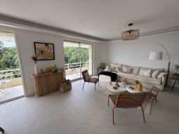 Spacieux 2 chambres au calme, grande terrasse vue mer à 40 min du Palais des Festivals