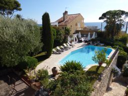 GORGEOUS VILLA WITH POOL  20 mn by Car from Palais des Festivals
