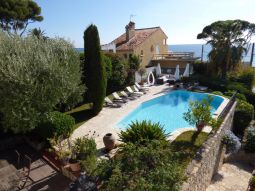 SPLENDIDE VILLA AVEC PISCINE à 20 mn du Palais des Festivals en Voiture