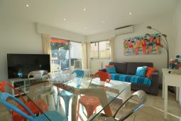 New refreshed and modern apartment 10 min from Palais
