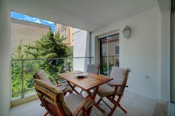 Modern air-conditioned 1 bedroom with terrace and parking  6 minutes from the Palais des Festivals