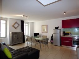 MODERN AND ENJOYABLE 2 BEDROOM 8 min from Palais des Festivals