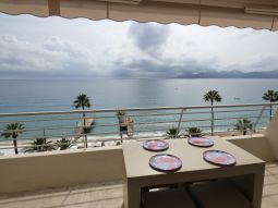 GREAT SEA VIEW 2 BEDROOMS 9 mn from Palais des Festivals