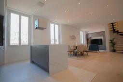 BRIGHTLY DESIGNED 3-BEDROOM DUPLEX 4 min from the Palais des Festivals