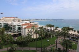 Spacieux 2 pièces avec terrasse et vue mer, résidence Grand Hotel, 6 mn du Palais