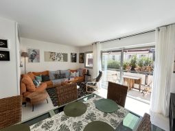NICE AND QUIET 2 BEDROOMS DUPLEX 5 mn from Palais des Festivals