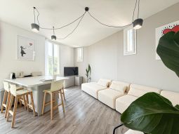 CHARMANT APPARTMENT DE 3 PIECES AVEC BALCONS à 13mn du Palais des Festivals