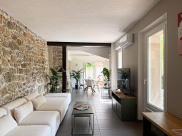 CHARMANT DUPLEX DE 5 PIECES AVEC TERRASSE ET ANNEXE à 13mn du Palais des Festivals