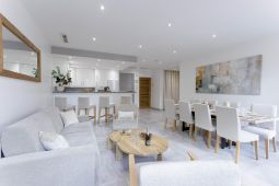 4 PIECES MODERNE ET SPACIEUX à  4 mn du Palais des Festivals