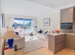 2 PIECES TERRASSE VUE MER à 15 mn à Palais des Festivals