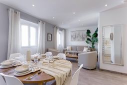 Well located and Modern 3 Bedrooms duplex 3mn from Palais des Festivals
